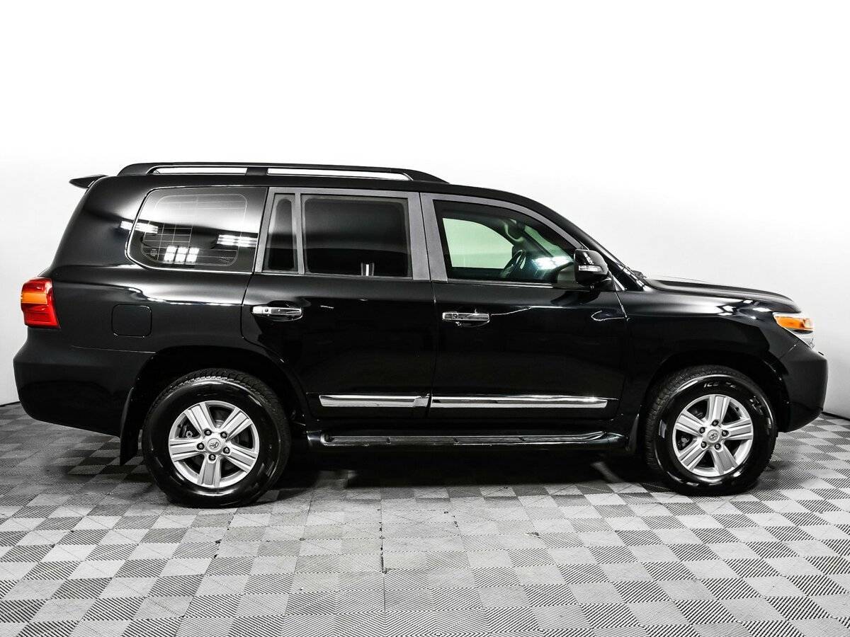Toyota Land Cruiser с пробегом — 2013 год. Фото: #2