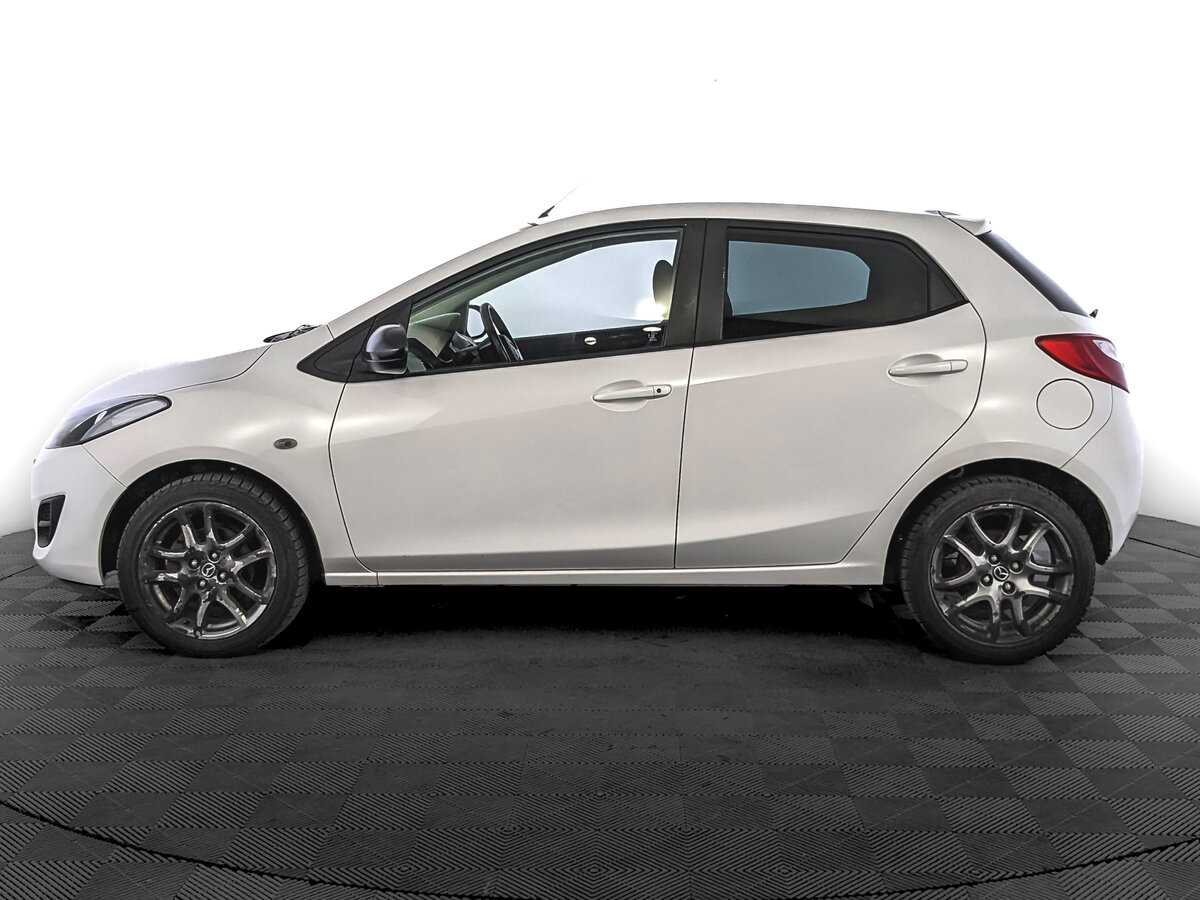 Mazda 2 с пробегом — 2013 год. Фото: #7