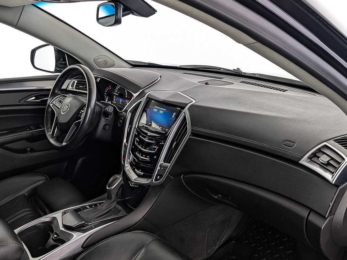 Cadillac SRX с пробегом — 2015 год. Фото: #12