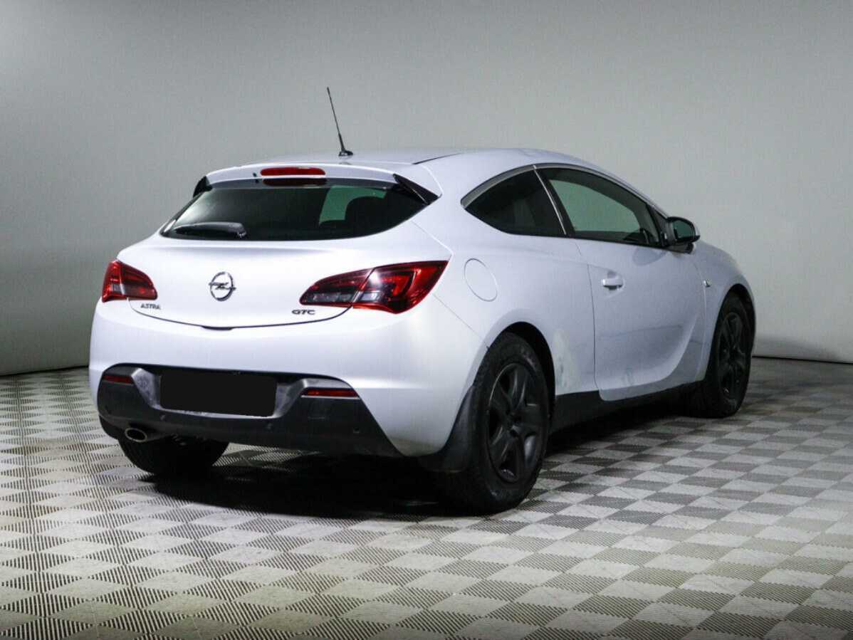 Opel Astra с пробегом — 2013 год. Фото: #3