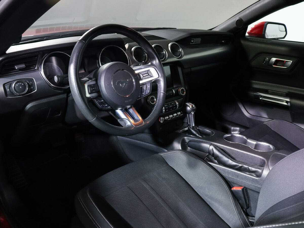Ford Mustang с пробегом — 2020 год. Фото: #13