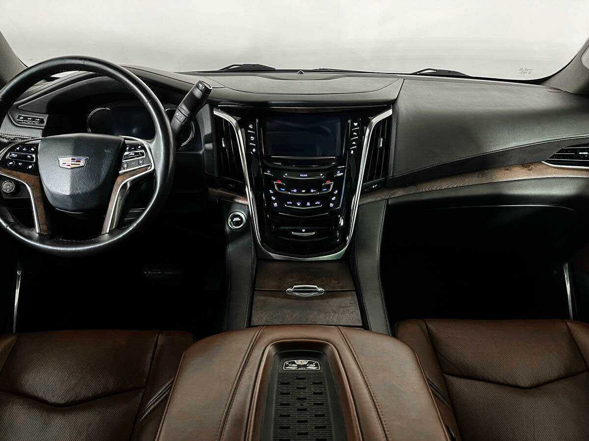 Cadillac Escalade с пробегом — 2016 год. Фото: #11