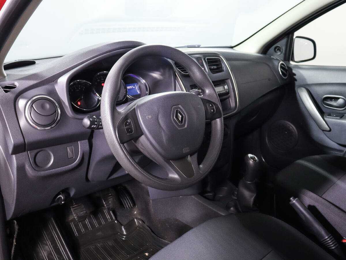 Renault Sandero с пробегом — 2015 год. Фото: #13