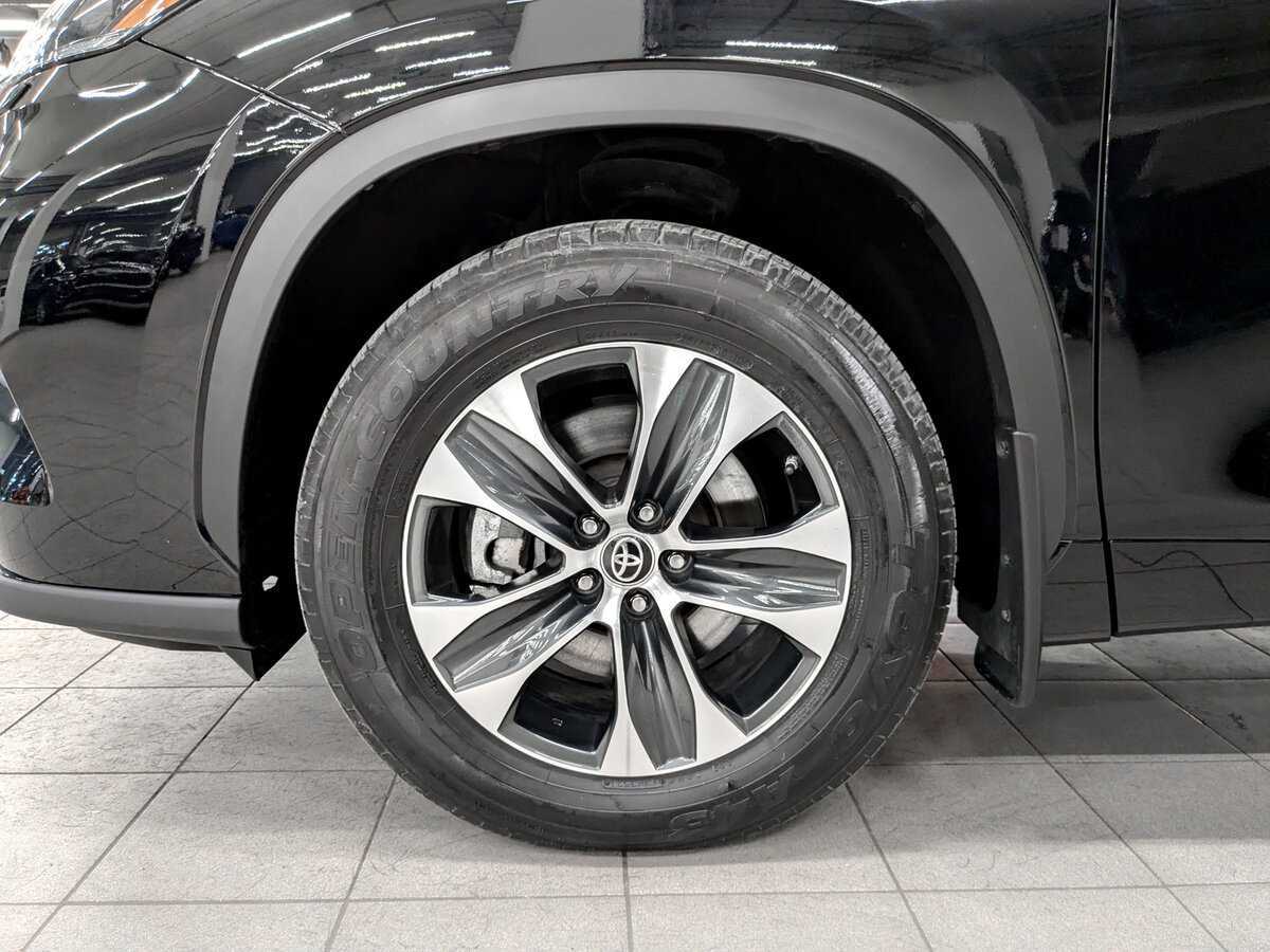 Toyota Highlander с пробегом — 2021 год. Фото: #17