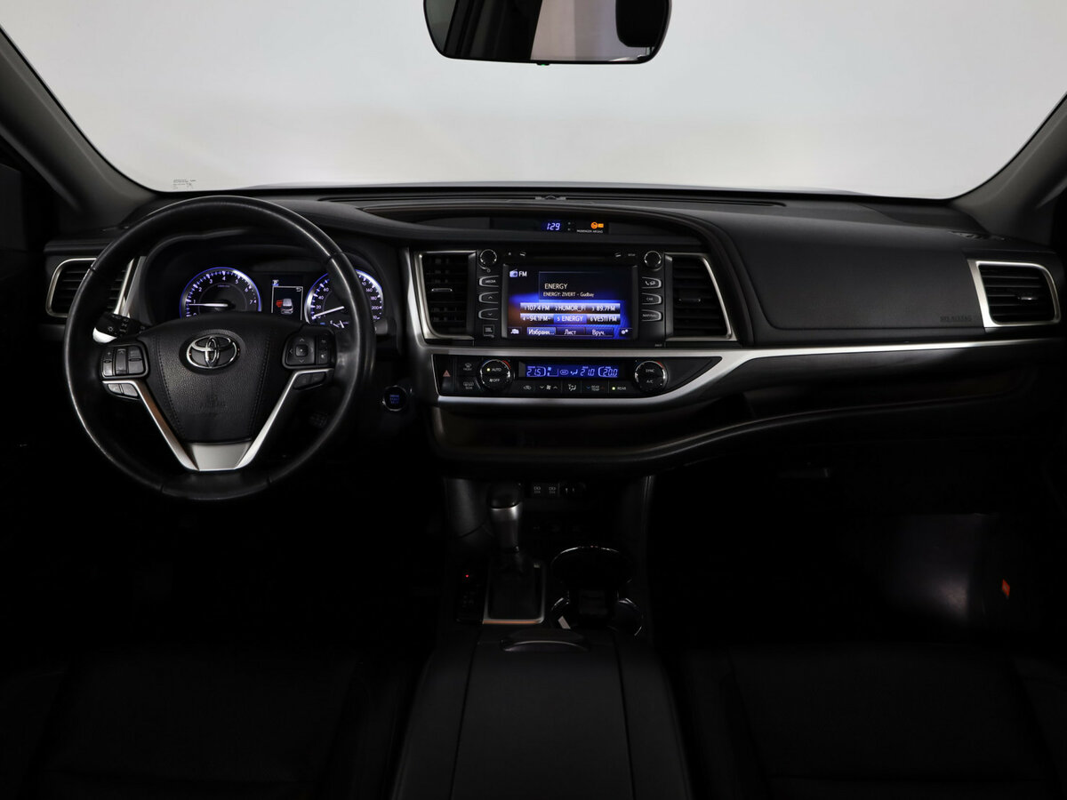 Toyota Highlander с пробегом — 2019 год. Фото: #17
