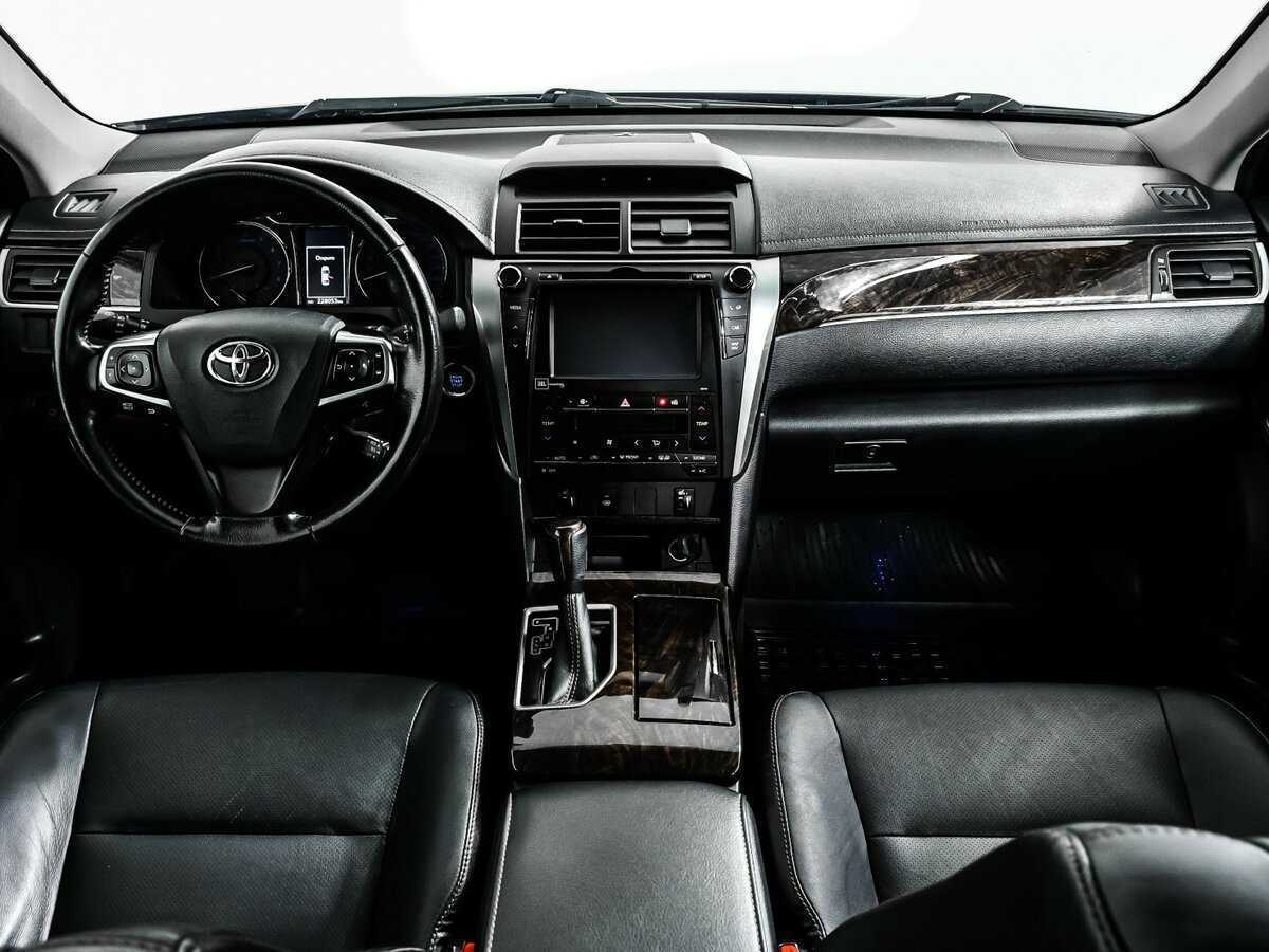 Toyota Camry с пробегом — 2017 год. Фото: #10
