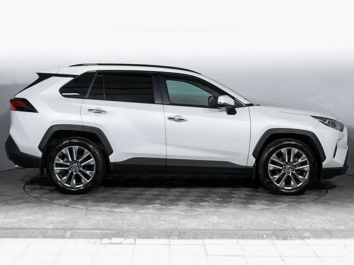 Toyota RAV4 с пробегом — 2021 год. Фото: #3