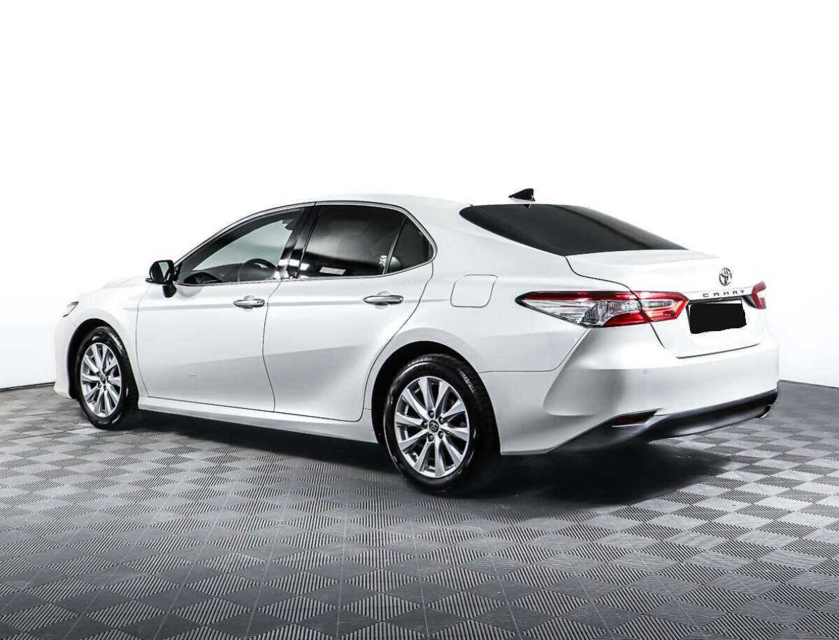 Toyota Camry с пробегом — 2018 год. Фото: #6