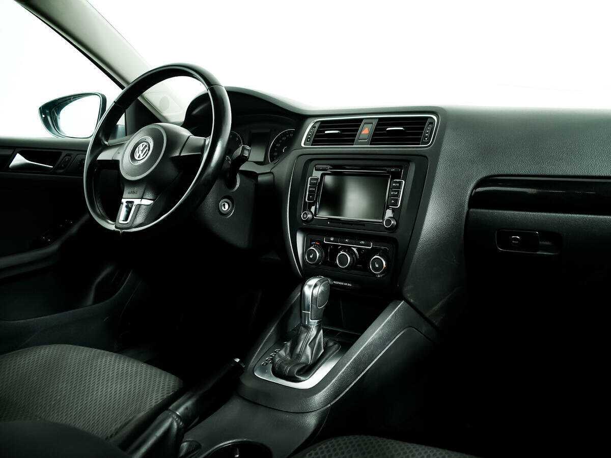 Volkswagen Jetta с пробегом — 2012 год. Фото: #8