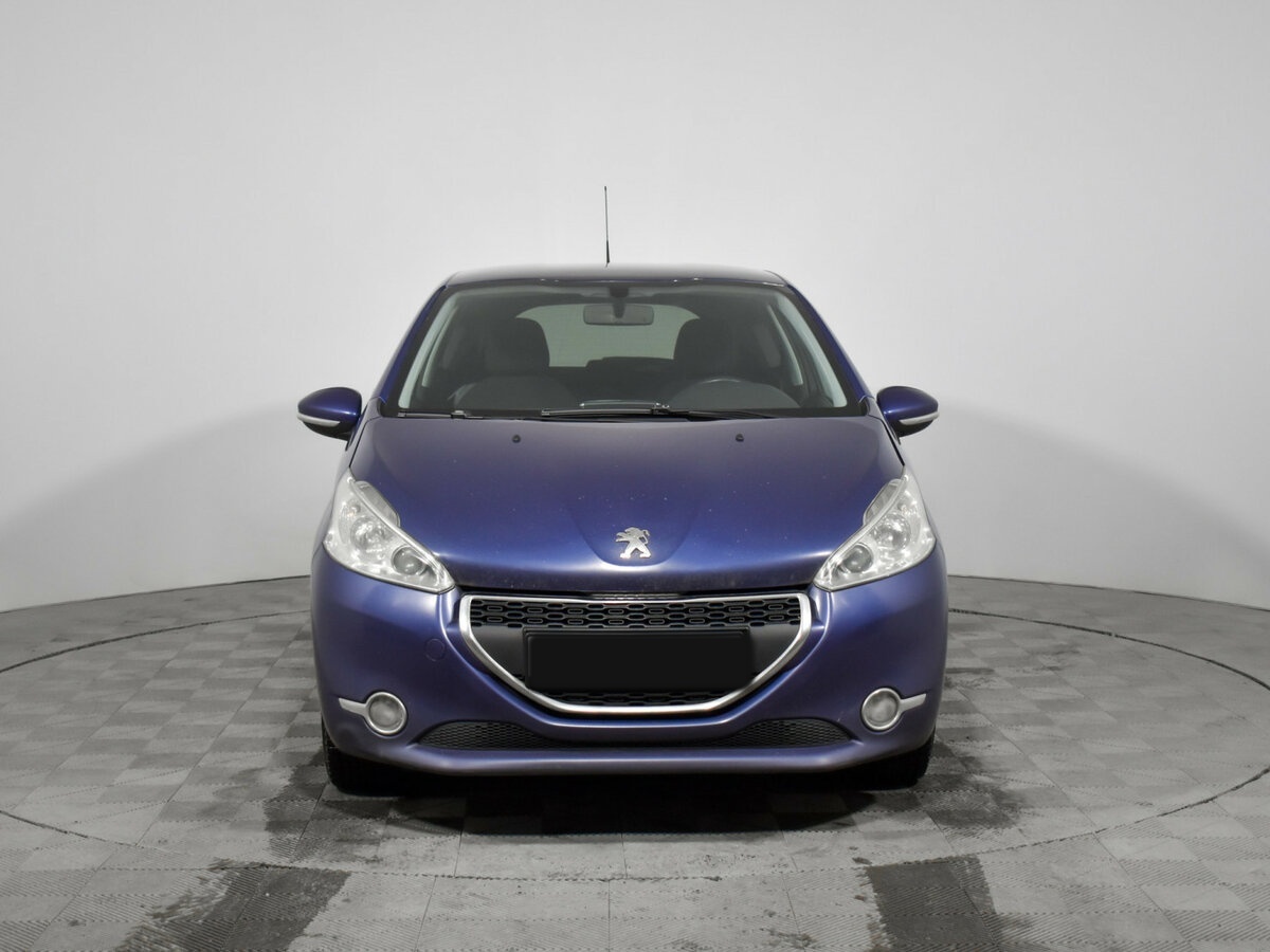 Peugeot 208 с пробегом — 2013 год. Фото: #1