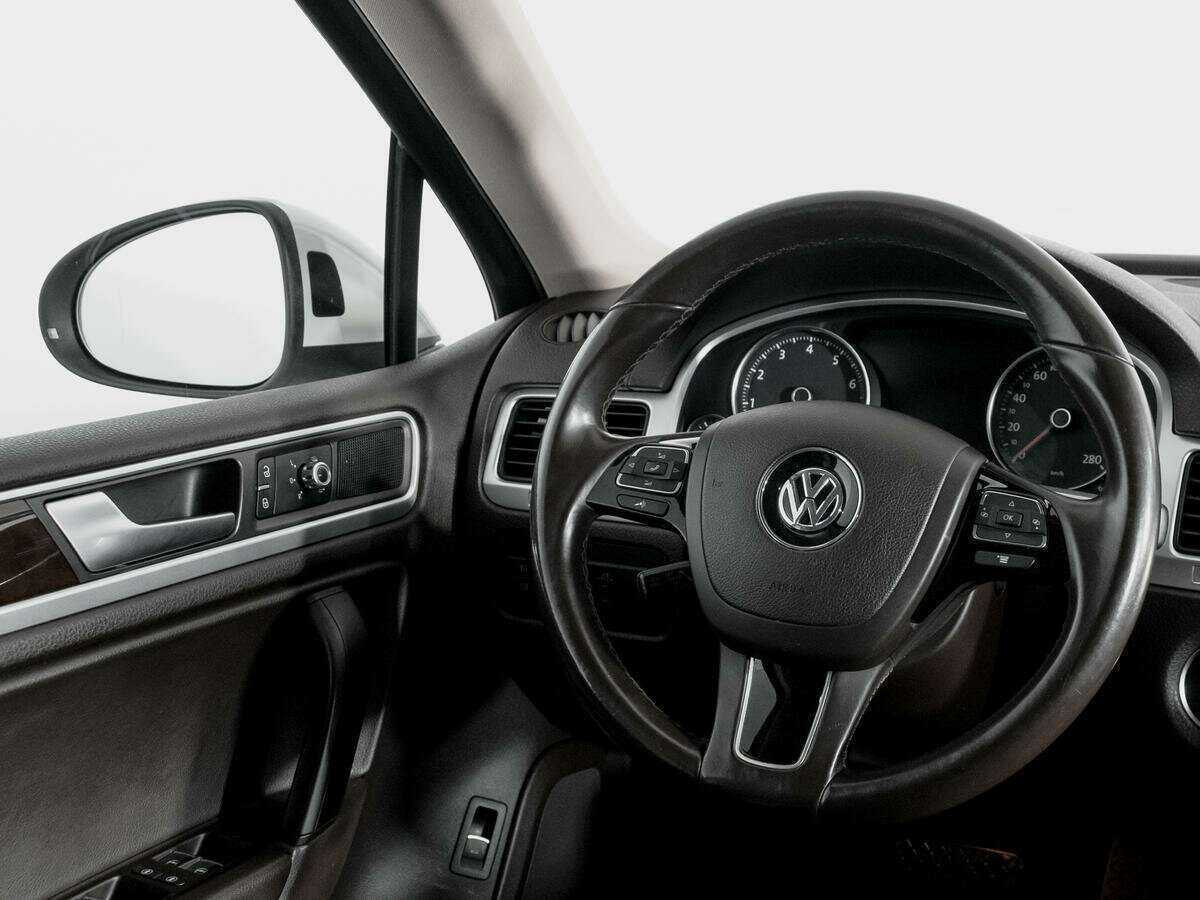 Volkswagen Touareg с пробегом — 2014 год. Фото: #14