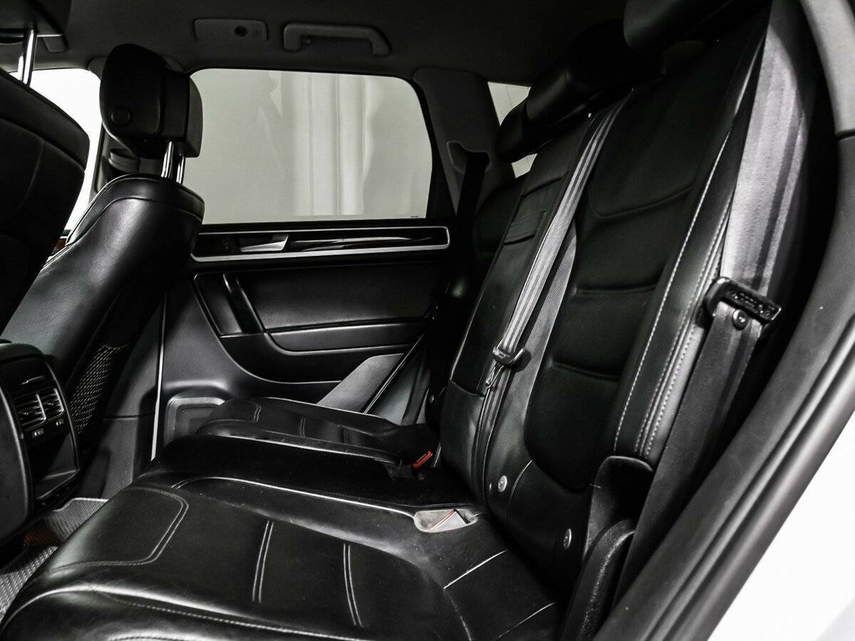 Volkswagen Touareg с пробегом — 2011 год. Фото: #11