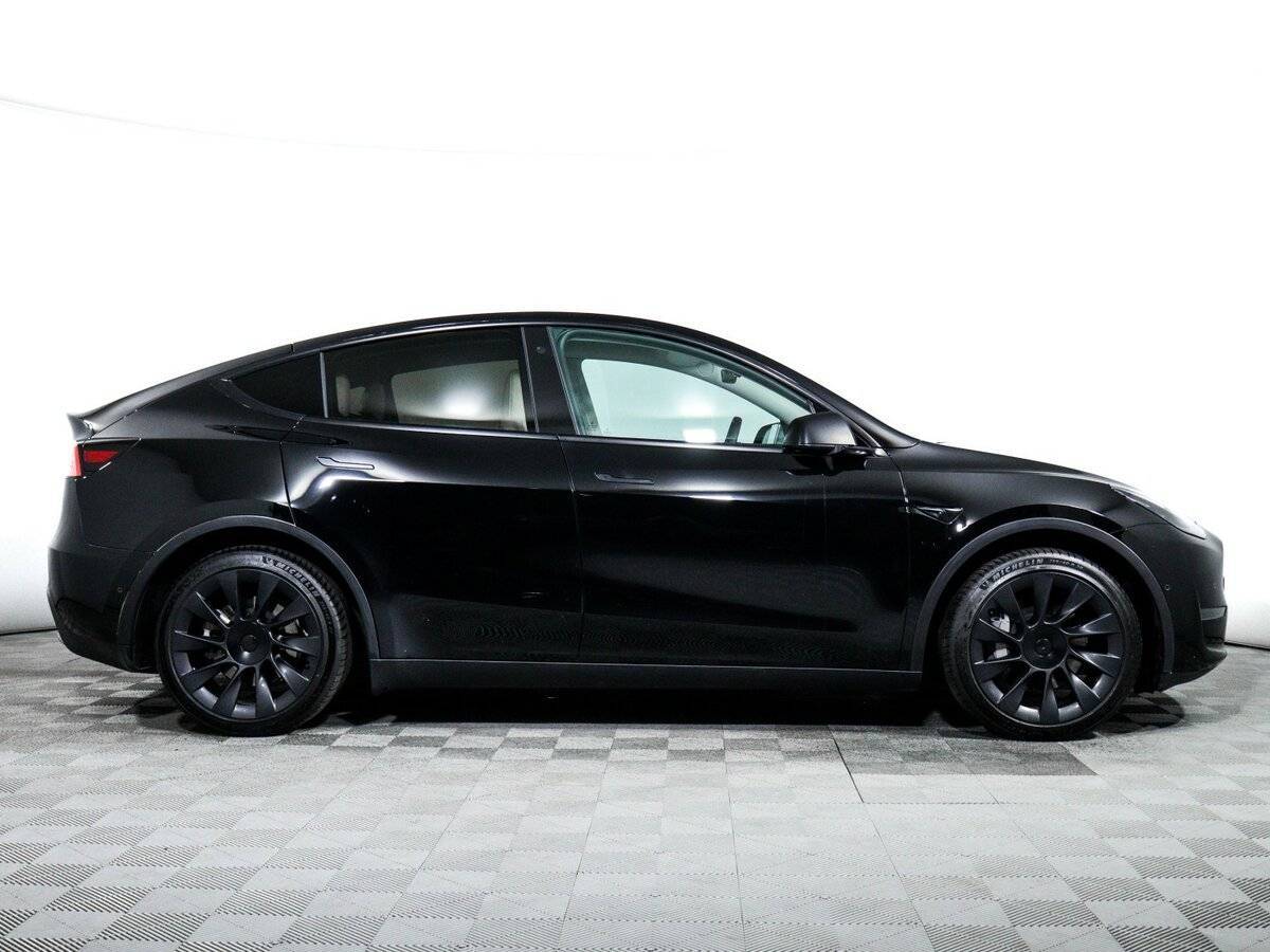 Tesla Model Y с пробегом — 2022 год. Фото: #3