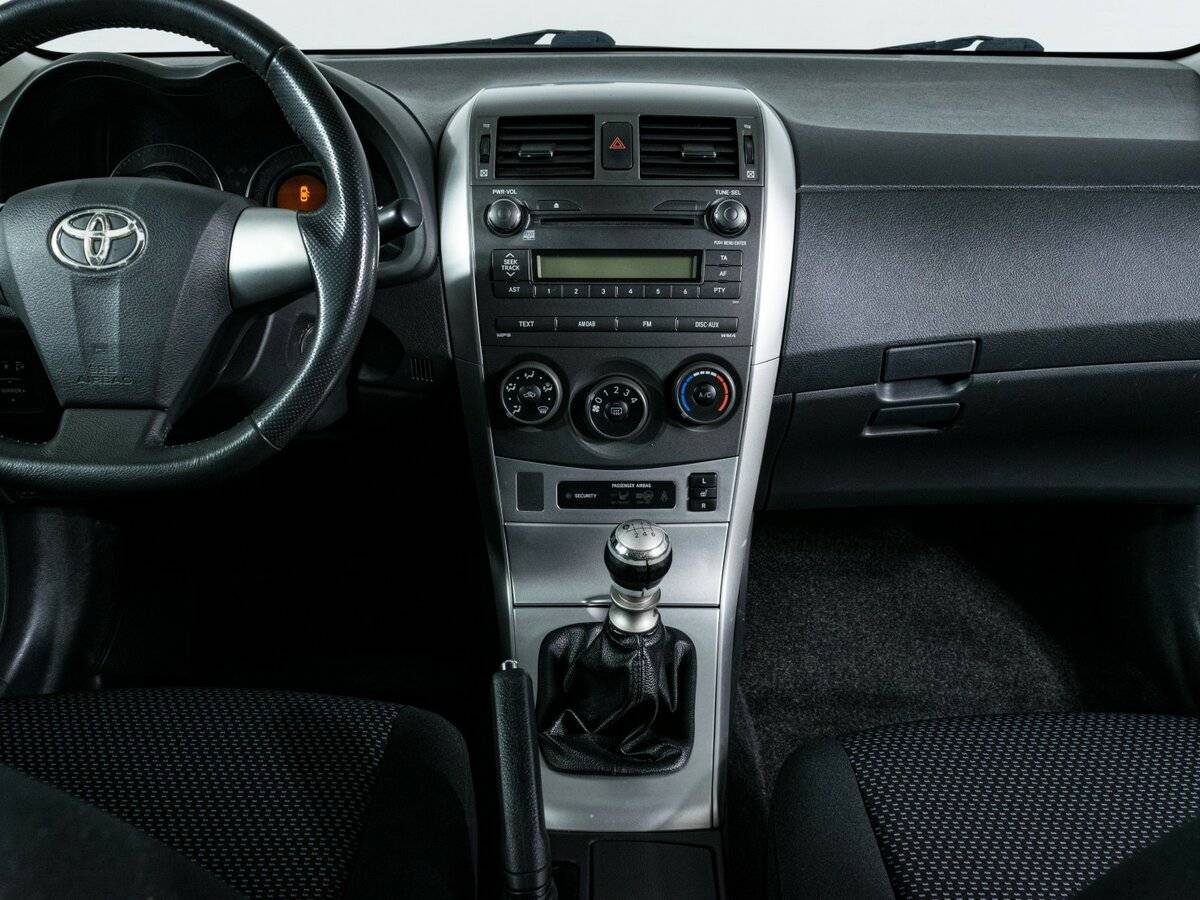 Toyota Corolla с пробегом — 2011 год. Фото: #8