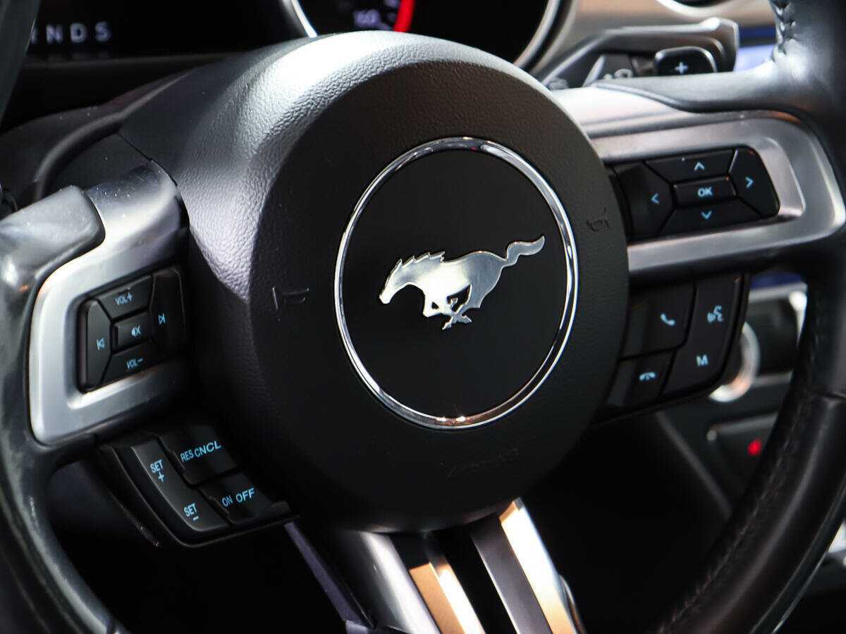 Ford Mustang с пробегом — 2020 год. Фото: #22