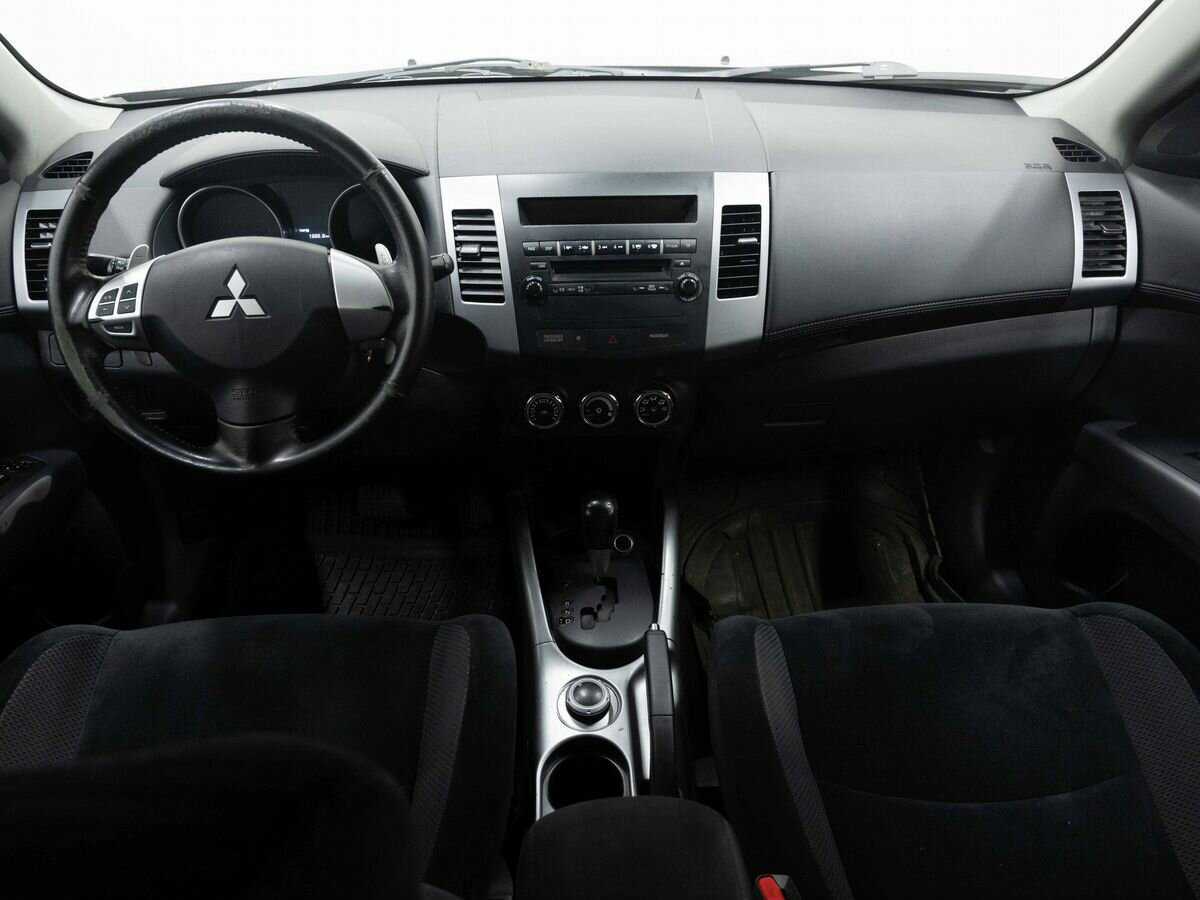 Mitsubishi Outlander с пробегом — 2011 год. Фото: #12