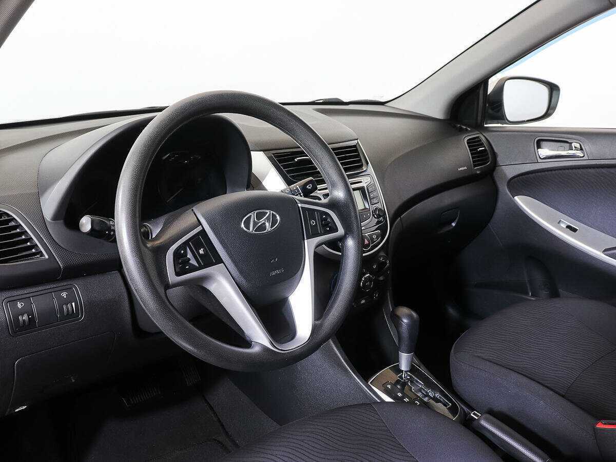 Hyundai Solaris с пробегом — 2012 год. Фото: #11