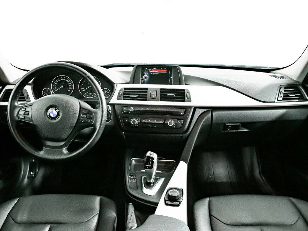 BMW 3 серии с пробегом — 2015 год. Фото: #8