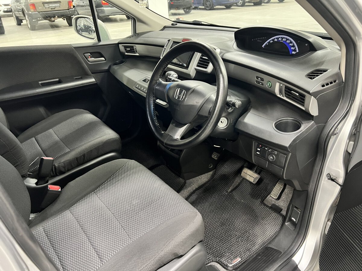 Honda Freed с пробегом — 2011 год. Фото: #15