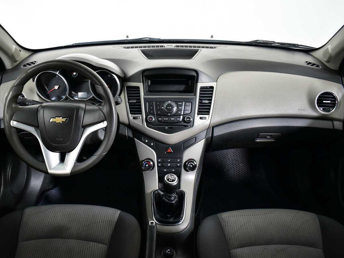 Chevrolet Cruze с пробегом — 2010 год. Фото: #11
