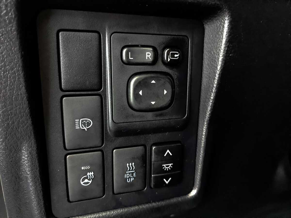 Toyota Land Cruiser Prado с пробегом — 2016 год. Фото: #21