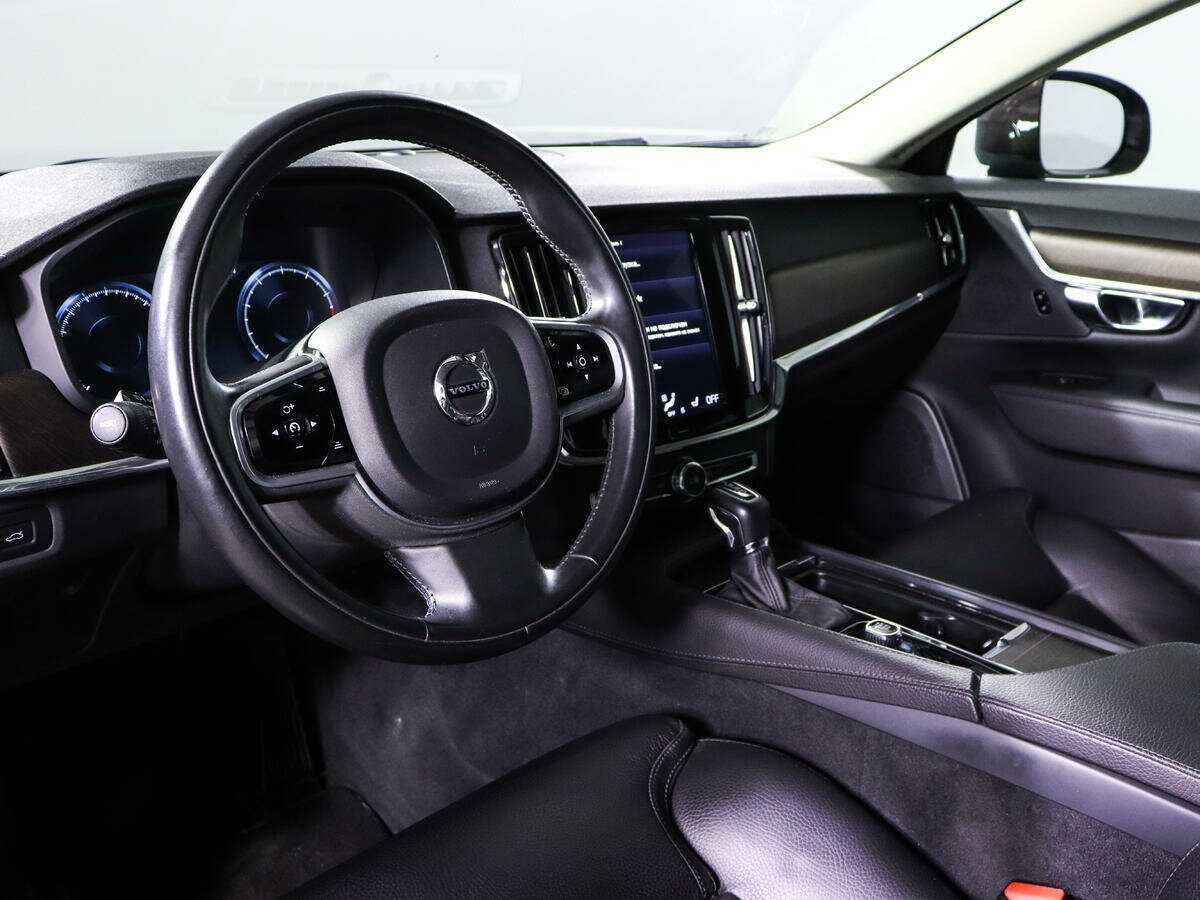 Volvo V90 Cross Country с пробегом — 2018 год. Фото: #11