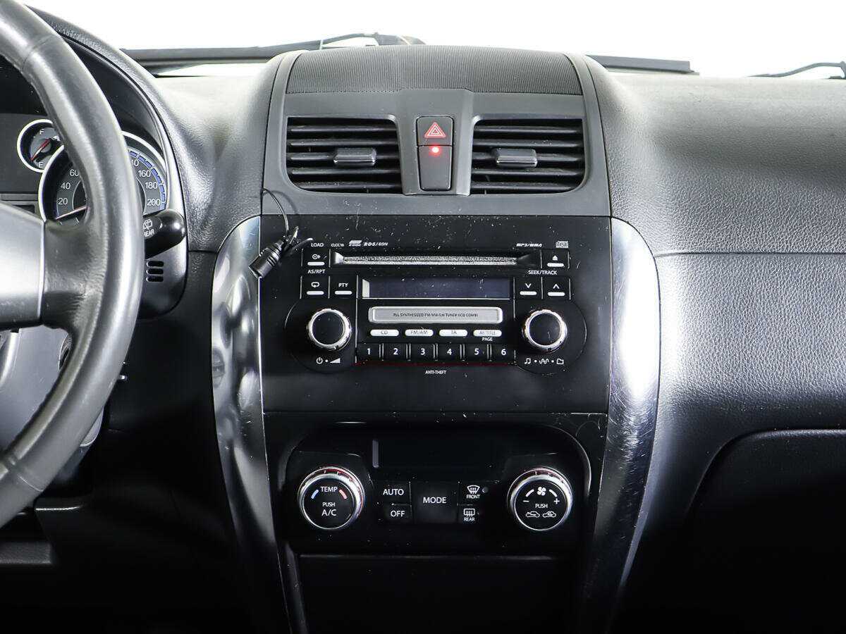 Suzuki SX4 с пробегом — 2010 год. Фото: #13