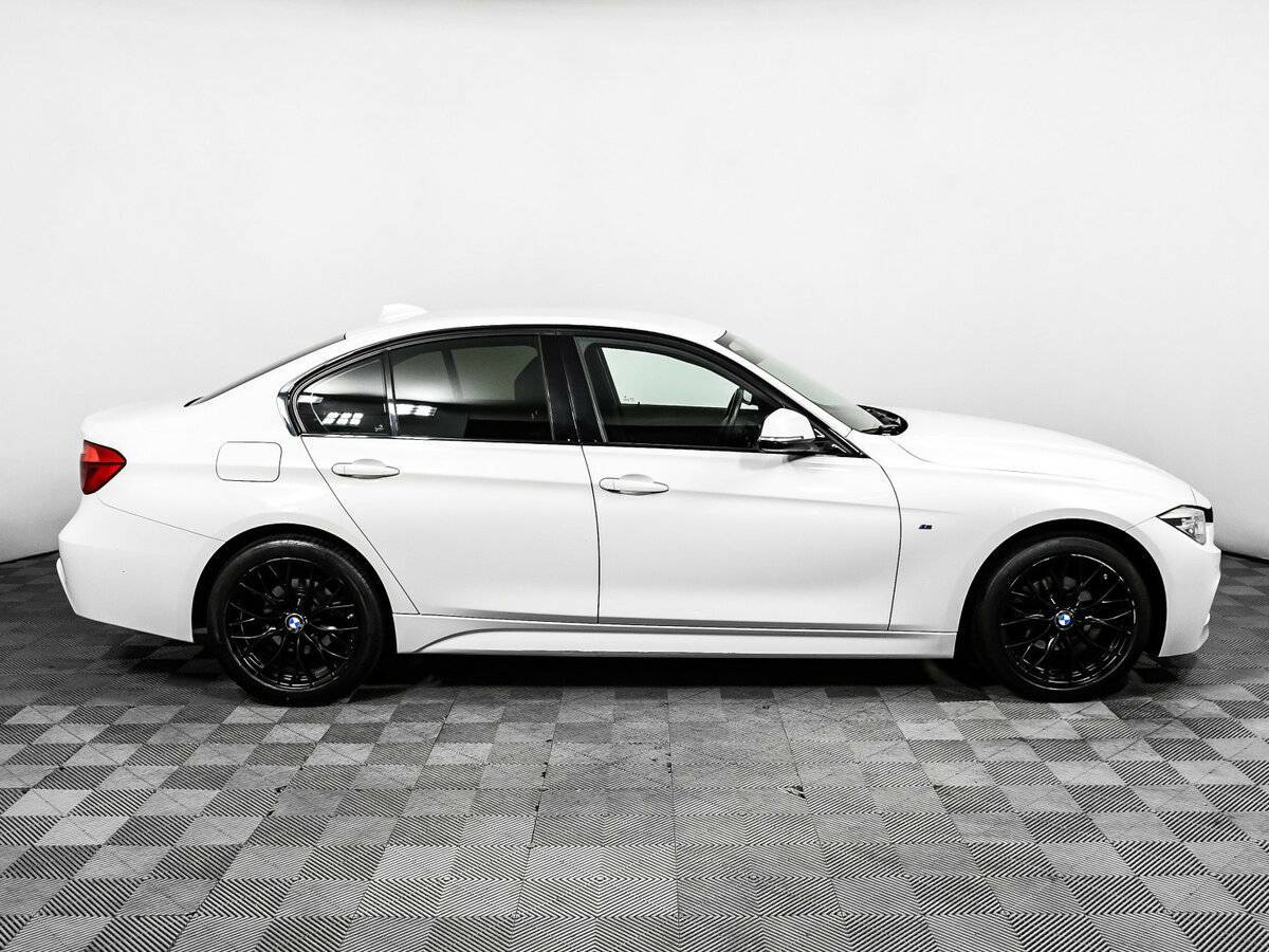 BMW 3 серии с пробегом — 2018 год. Фото: #3
