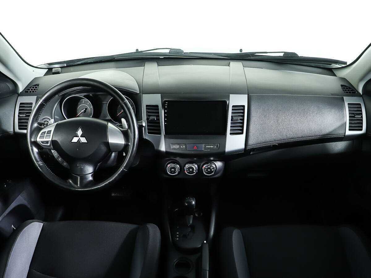 Mitsubishi Outlander с пробегом — 2011 год. Фото: #9