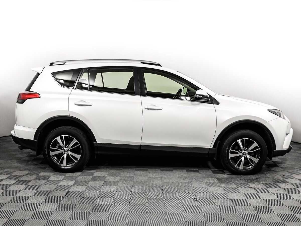 Toyota RAV4 с пробегом — 2016 год. Фото: #3