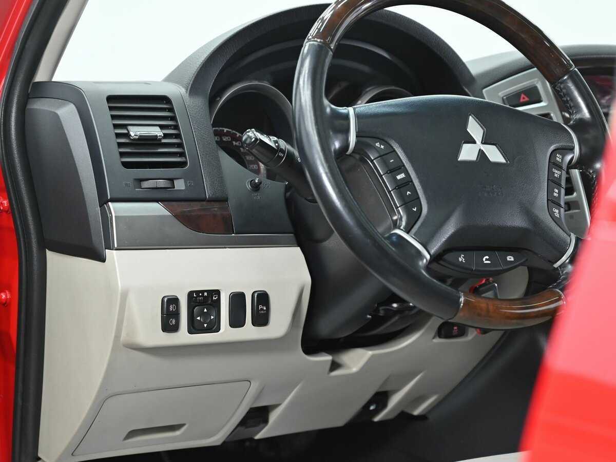 Mitsubishi Pajero с пробегом — 2018 год. Фото: #7