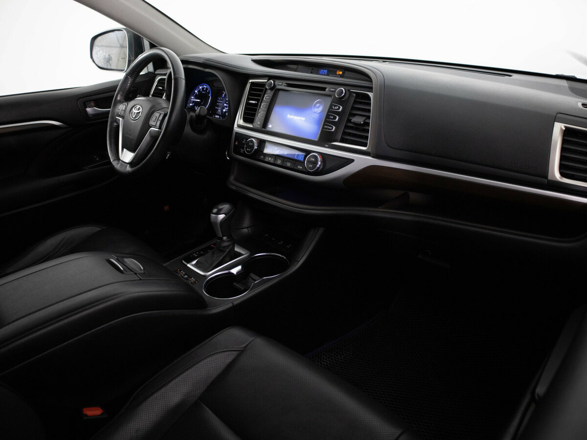 Toyota Highlander с пробегом — 2015 год. Фото: #17