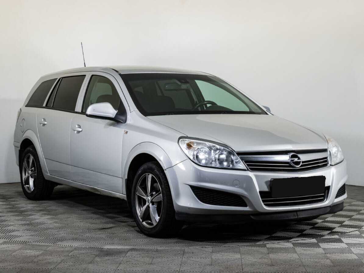 Opel Astra с пробегом — 2012 год. Фото: #2