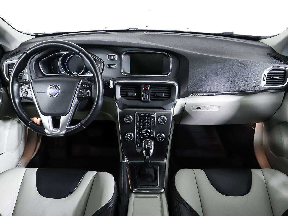 Volvo V40 Cross Country с пробегом — 2013 год. Фото: #10