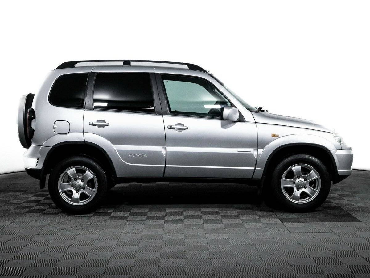 Chevrolet Niva с пробегом — 2010 год. Фото: #3