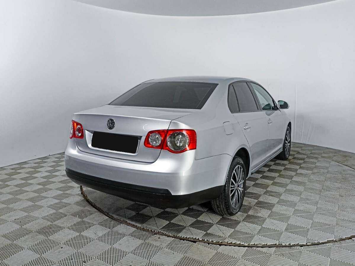 Volkswagen Jetta с пробегом — 2009 год. Фото: #4