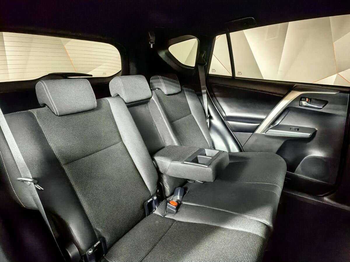 Toyota RAV4 с пробегом — 2019 год. Фото: #10