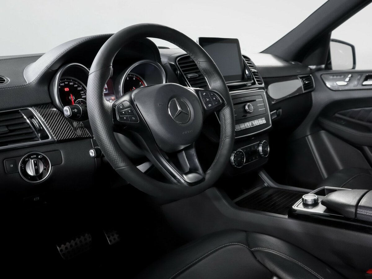 Mercedes-Benz GLE с пробегом — 2017 год. Фото: #12