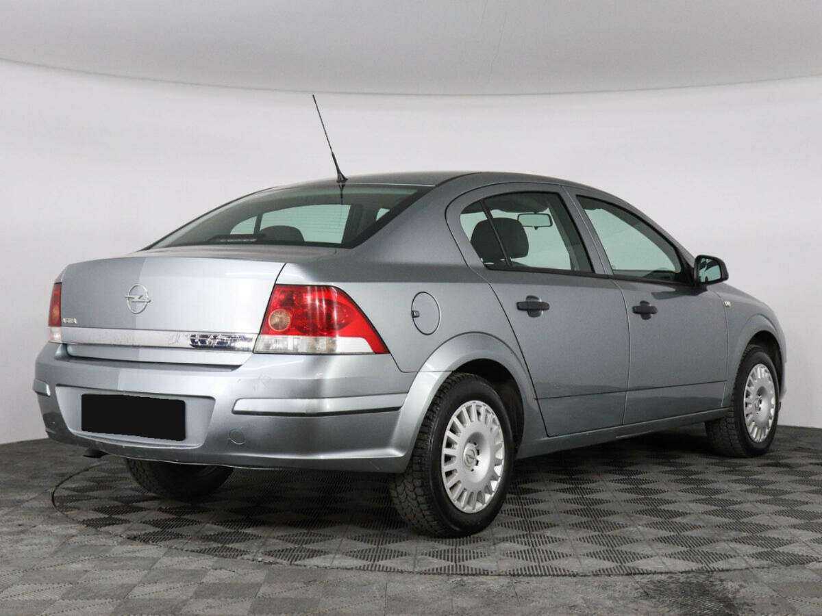 Opel Astra с пробегом — 2011 год. Фото: #4