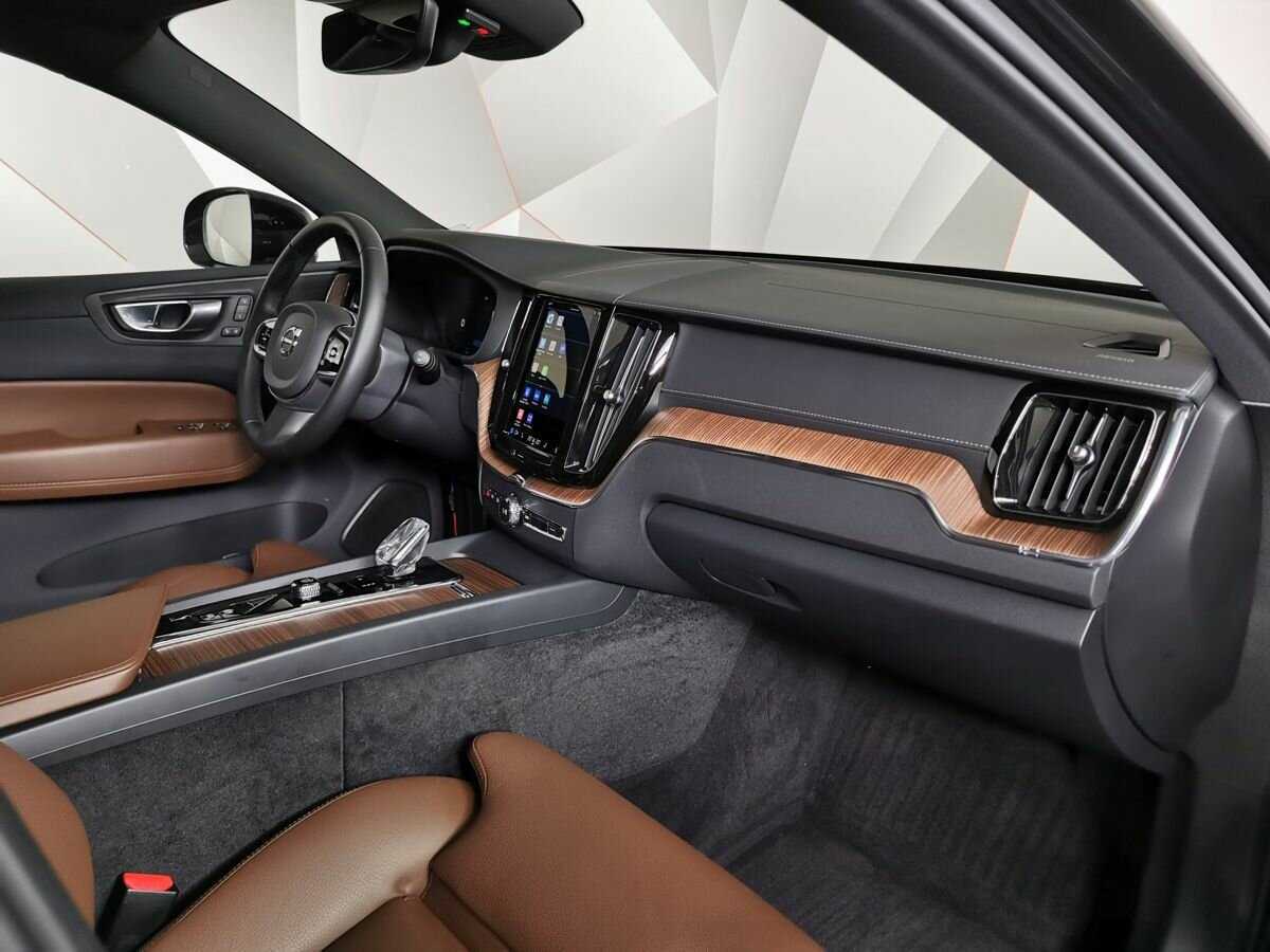 Volvo XC60 с пробегом — 2023 год. Фото: #7
