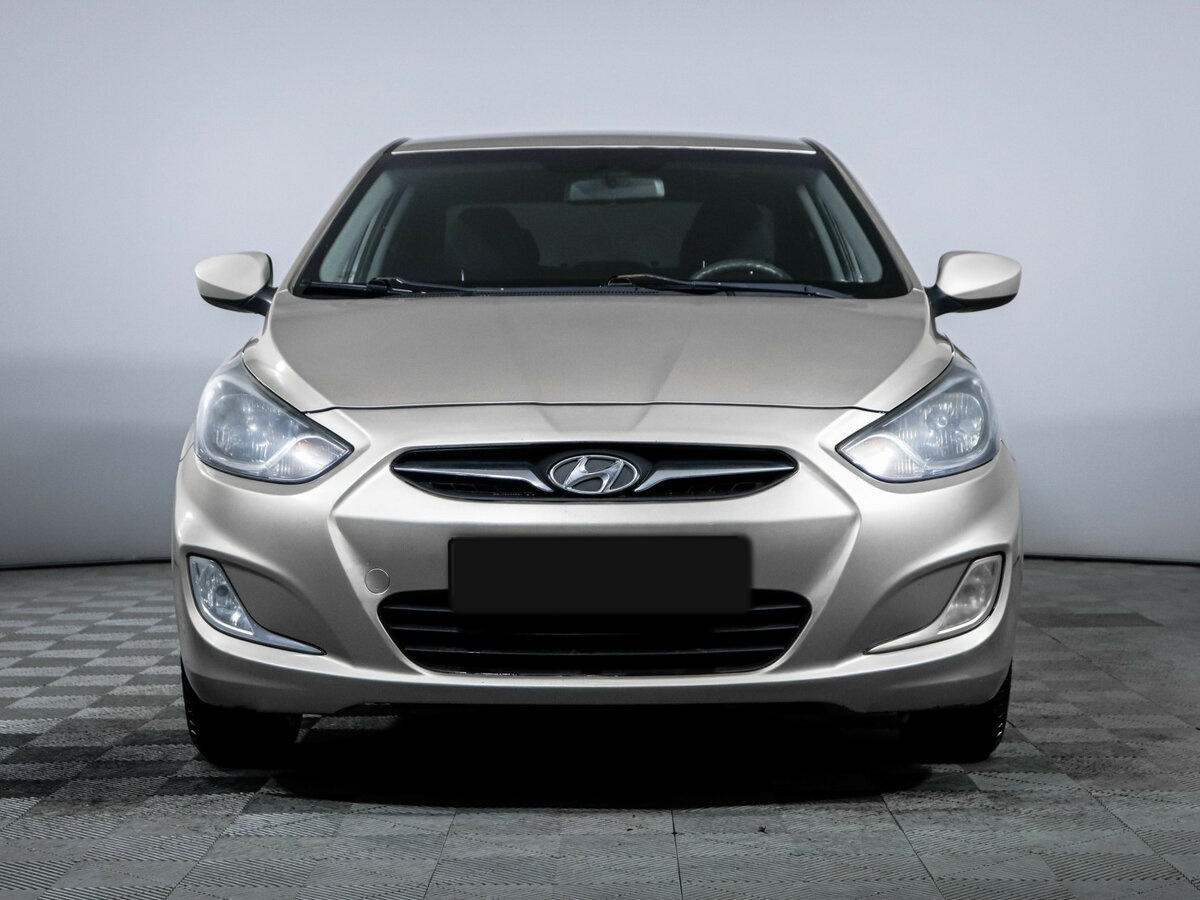Hyundai Solaris с пробегом — 2011 год. Фото: #1