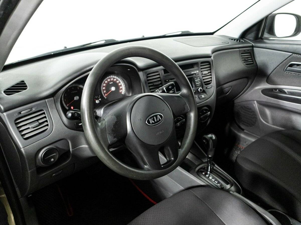 Kia Rio с пробегом — 2010 год. Фото: #10
