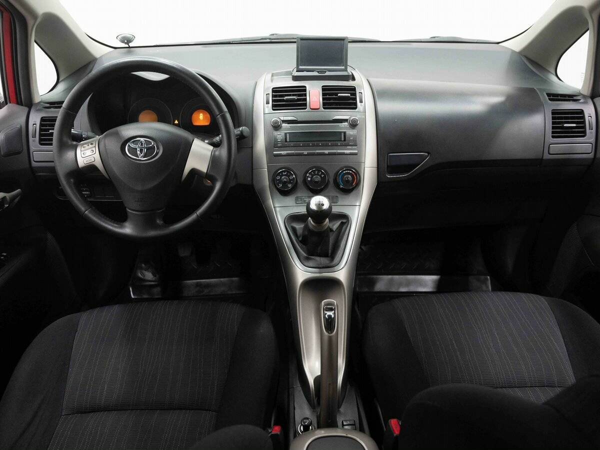 Toyota Auris с пробегом — 2008 год. Фото: #12
