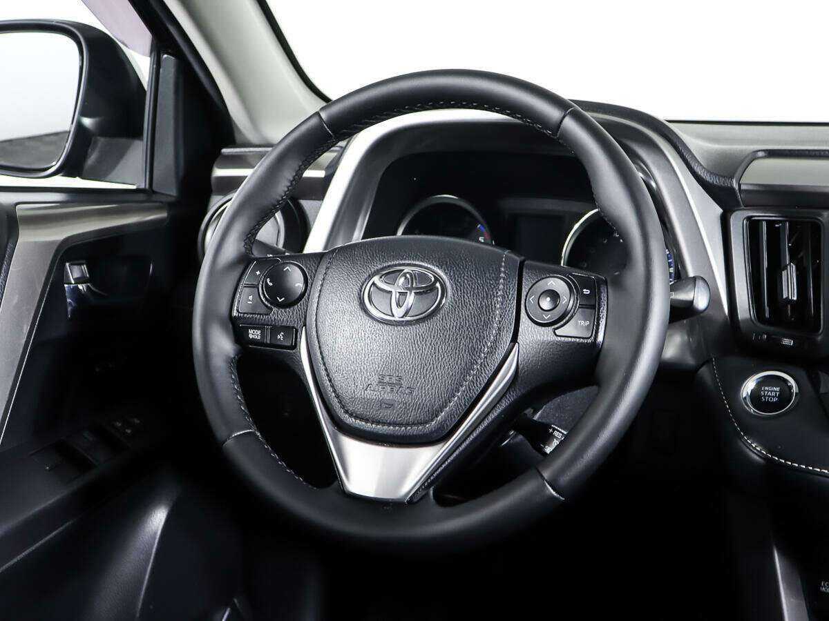 Toyota RAV4 с пробегом — 2018 год. Фото: #15