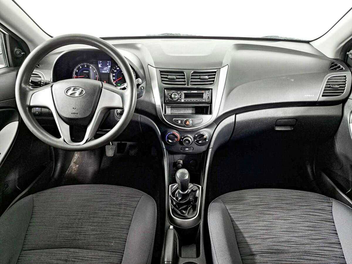 Hyundai Solaris с пробегом — 2014 год. Фото: #11