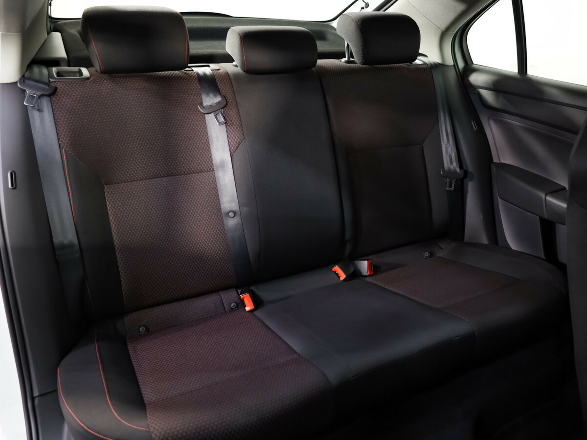 Skoda Rapid с пробегом — 2015 год. Фото: #15