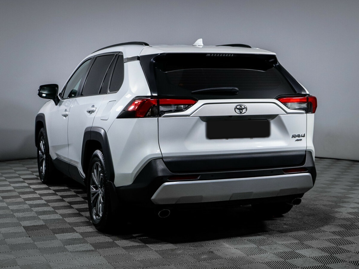 Toyota RAV4 с пробегом — 2024 год. Фото: #6