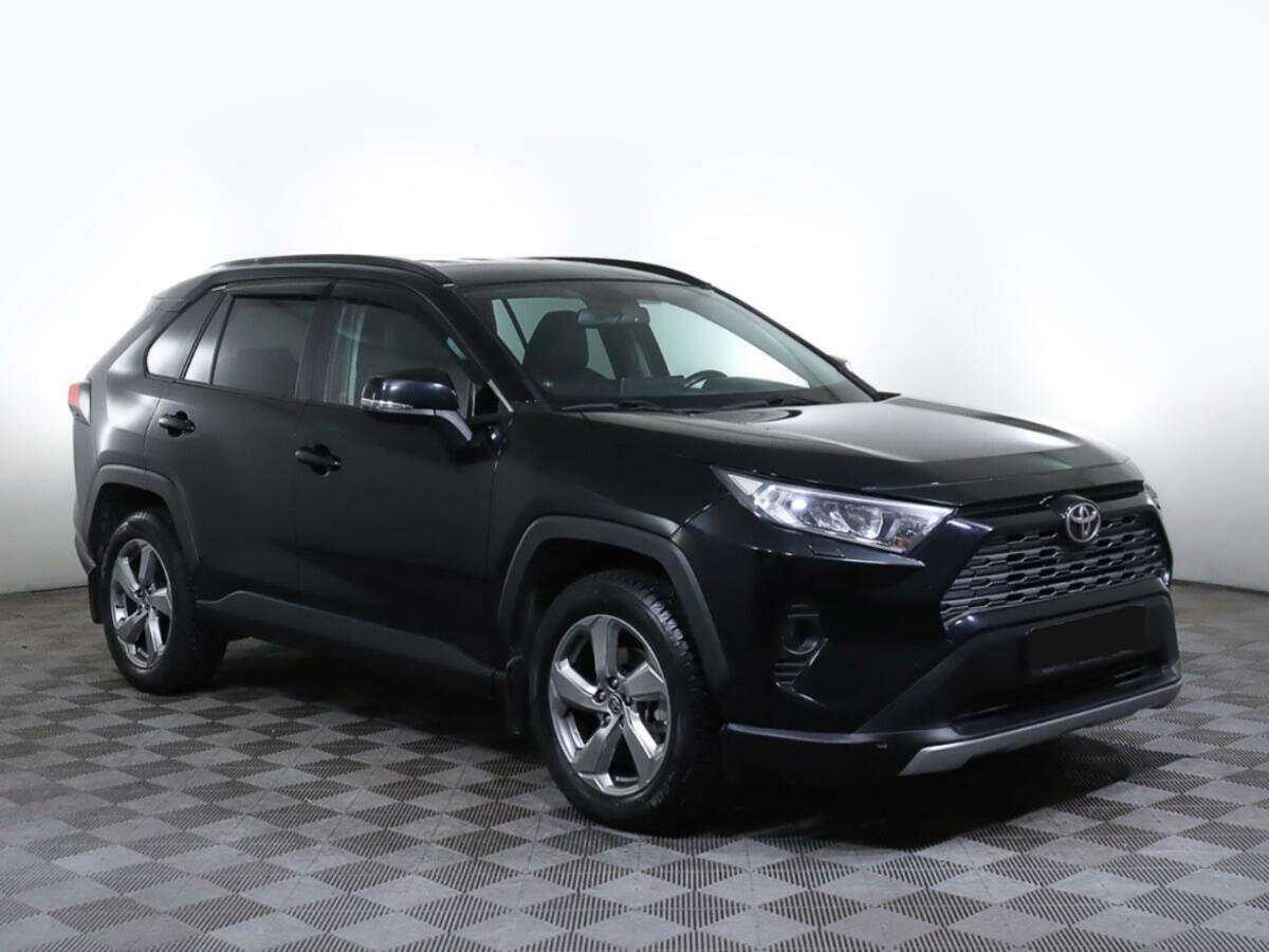 Toyota RAV4 с пробегом — 2021 год. Фото: #1