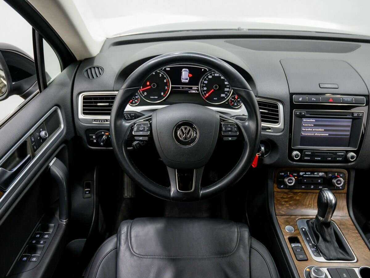 Volkswagen Touareg с пробегом — 2015 год. Фото: #10