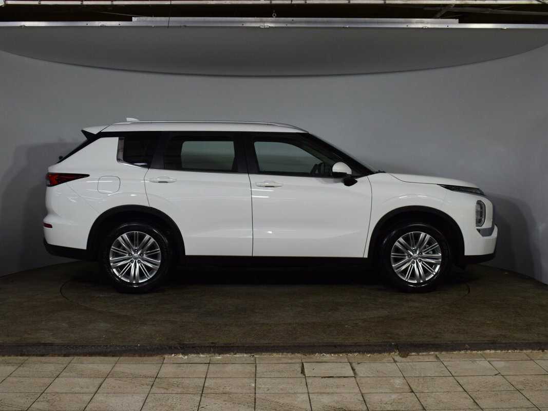 Mitsubishi Outlander с пробегом — 2022 год. Фото: #3